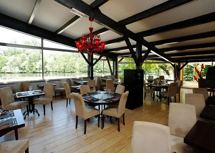 Hôtel accueillant les animaux: Hotel du Lac Foix